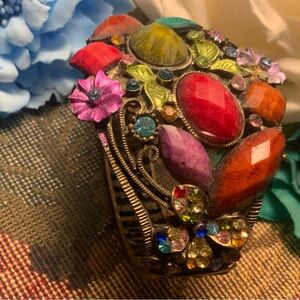 ♥️Vibrant, gorgeous Multicolor Floral, beaded & crystal clamper bracelet